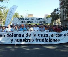 50.000 cazadores y silvestristas se manifestan en Sevilla en un día histórico para el sector cinegético andaluz